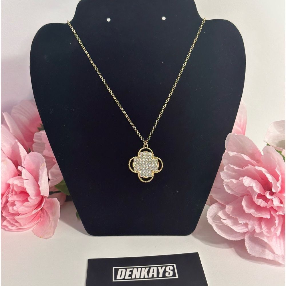 MINNIE GLITTER CLOVER PENDENT STATEMENT NECKLACE